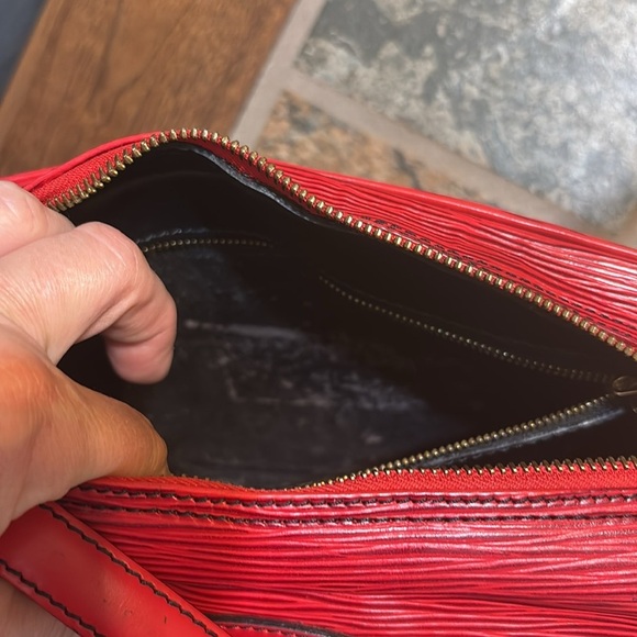 Louis Vuitton Red Epi Jeune Fille crossbody bag. GUC - Picture 7 of 13